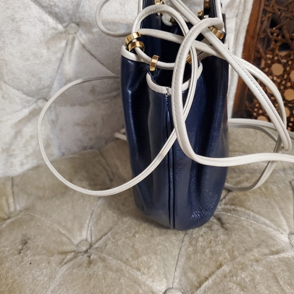 Kitamura bucket style draw sling bag - Picture 4 of 8